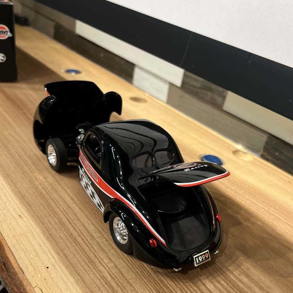 Harley Davidson ‘41 Willys Coupe coin bank - Picture 7 of 9